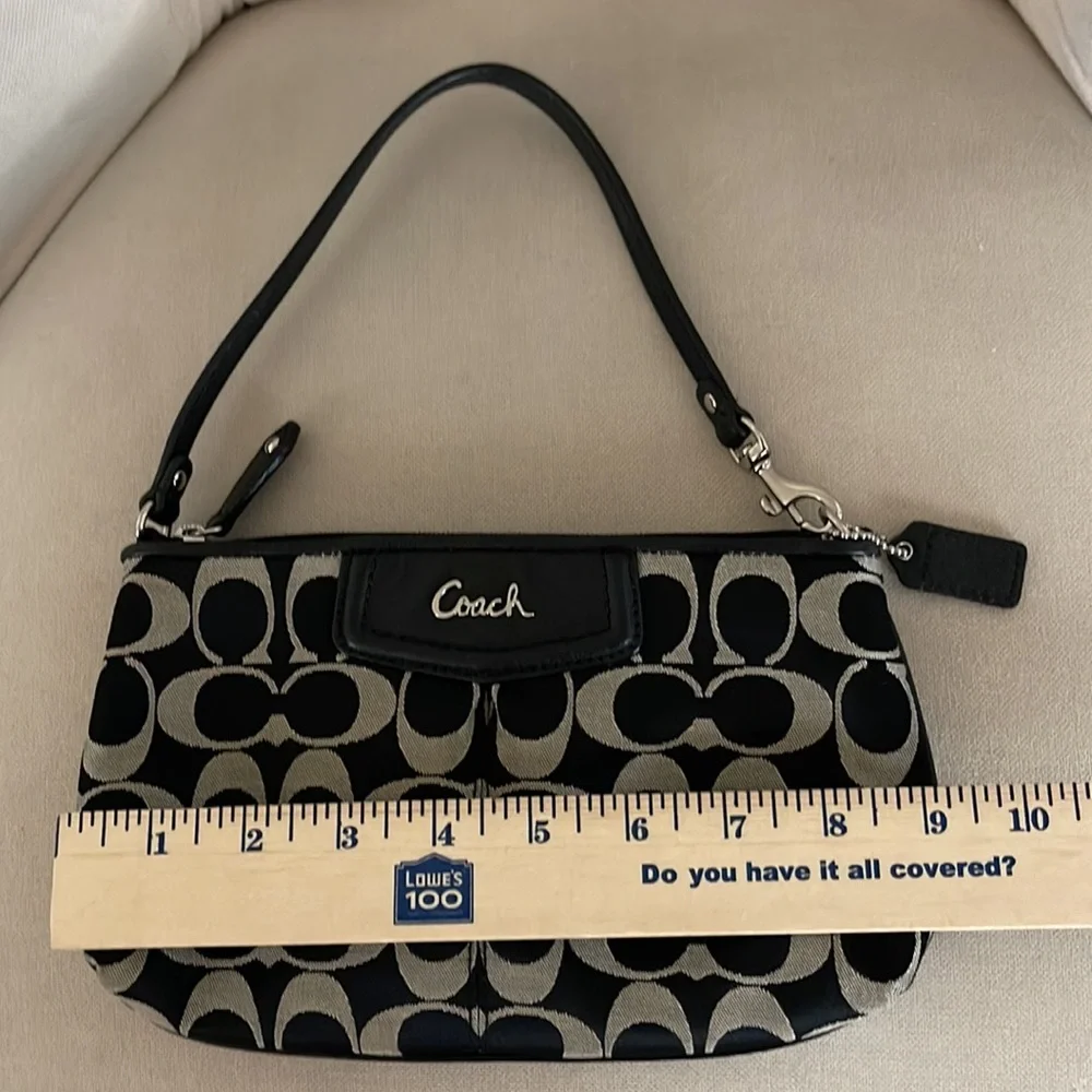 Coach black and tan jacquard logo and black leather clutch wristlet_10